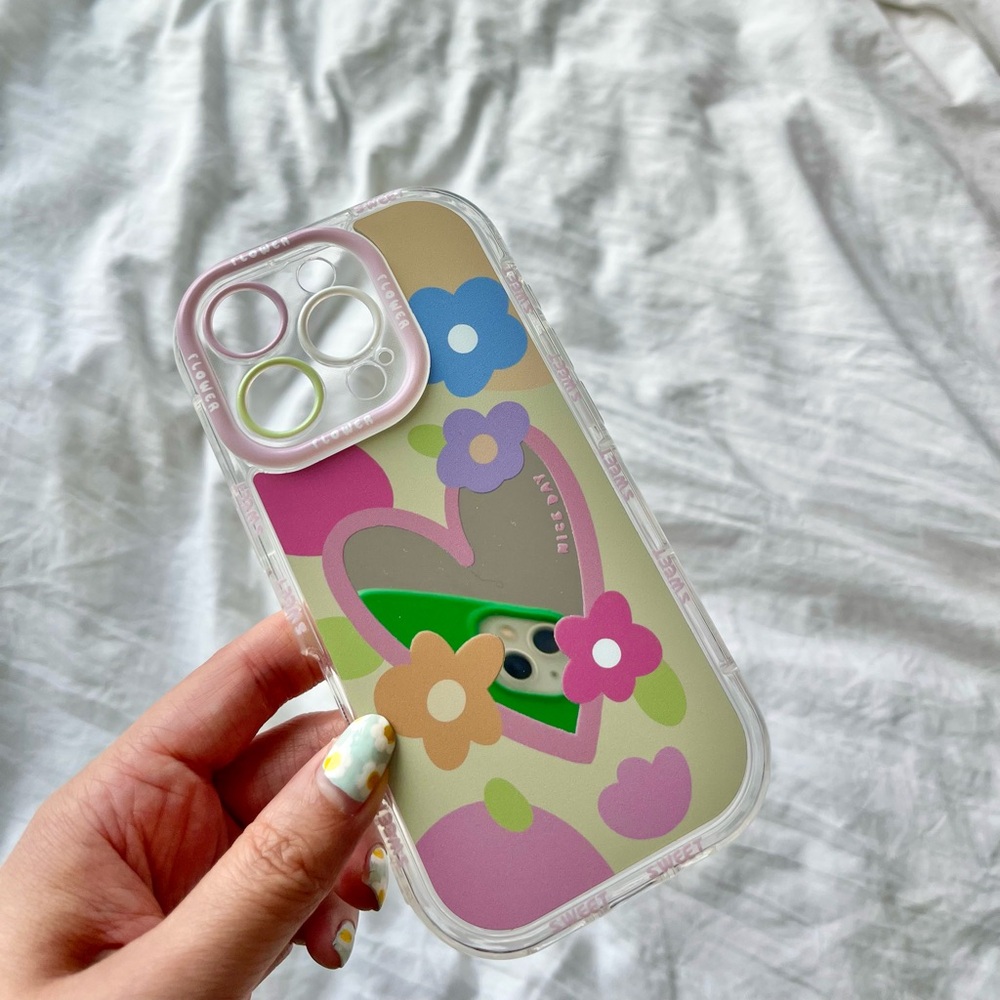 New 🌺 iPhone 16 Pro - Mirror Phone Case